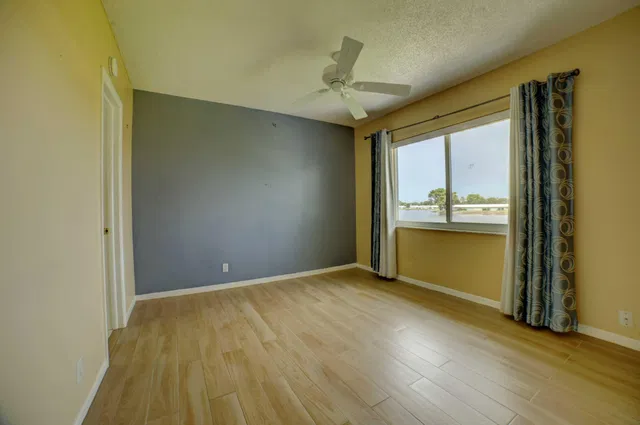 Unit 204 photo 14