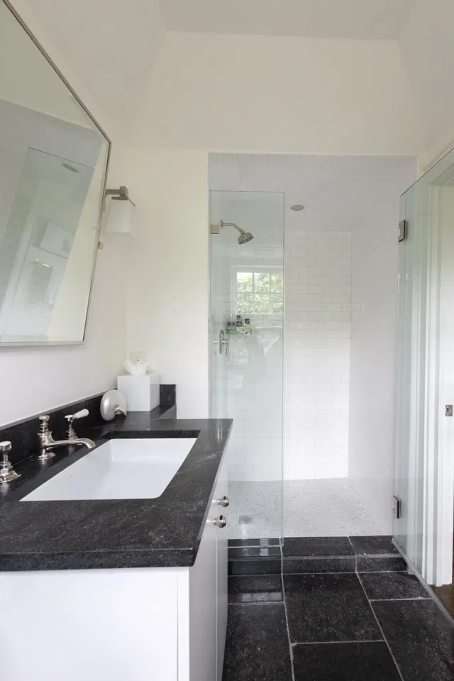 Unit 22 photo 17