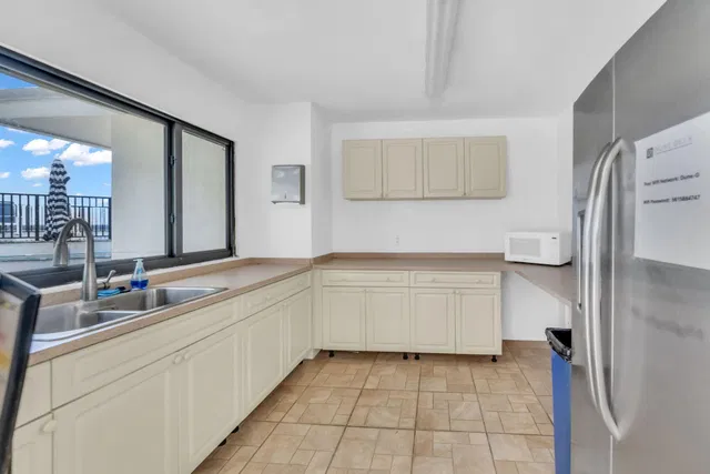 Unit 510 photo 33