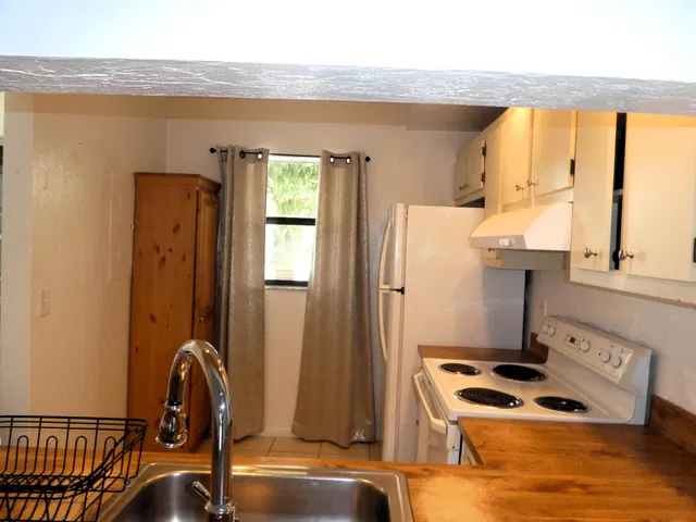  Unit 102 photo 4