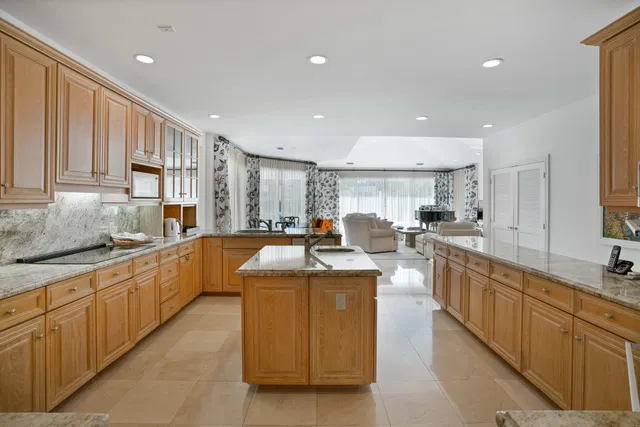 Admirals Cove Residence photo 17