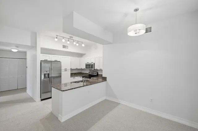 Unit 104 photo 5