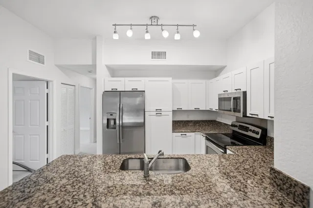 Unit 104 photo 6