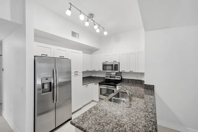 Unit 104 photo 7