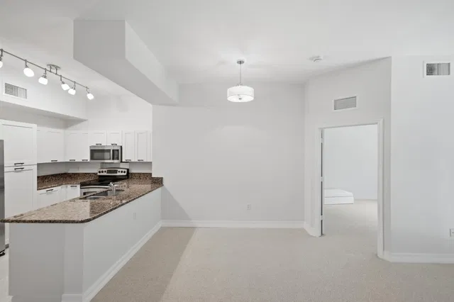 Unit 104 photo 9