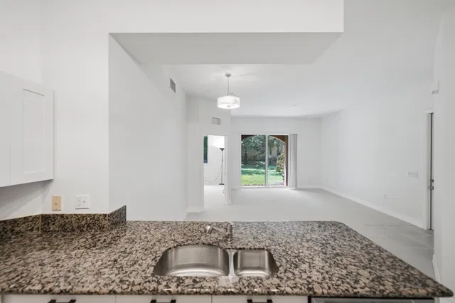 Unit 104 photo 10