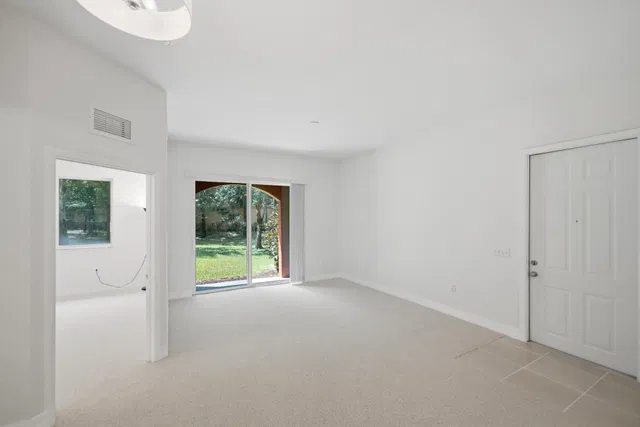 Unit 104 photo 11