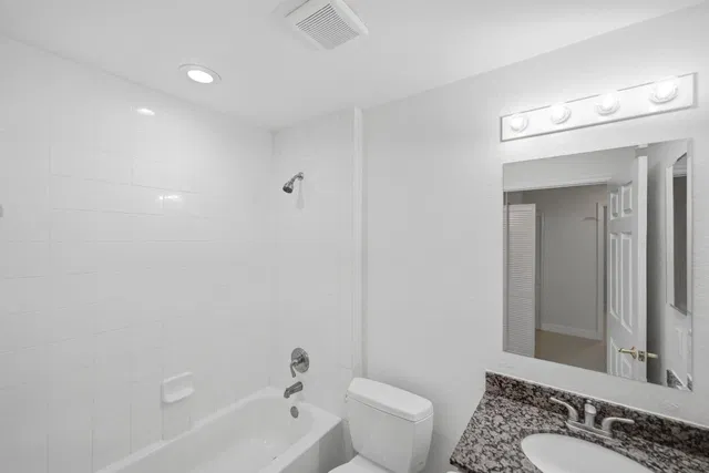 Unit 104 photo 20