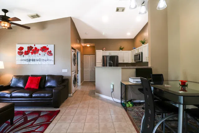  Residence photo 4
