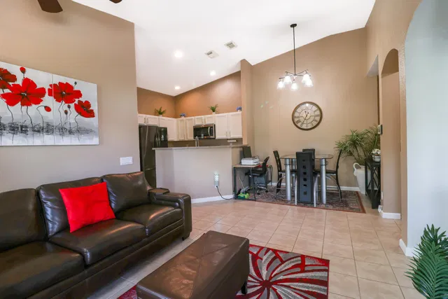  Residence photo 5