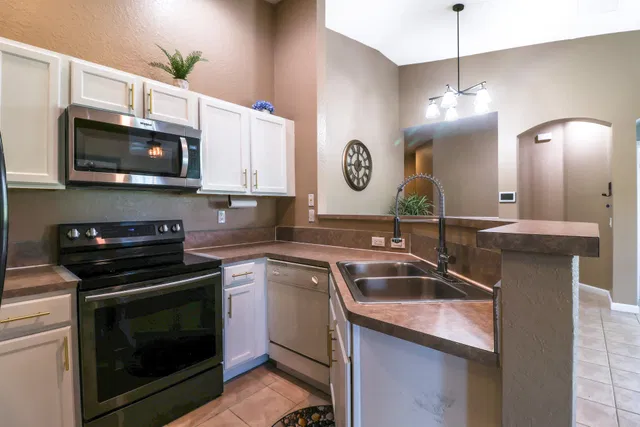  Residence photo 6