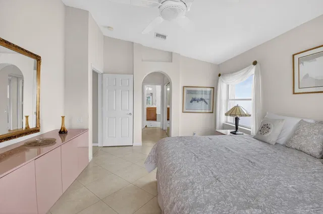 Residence photo 32