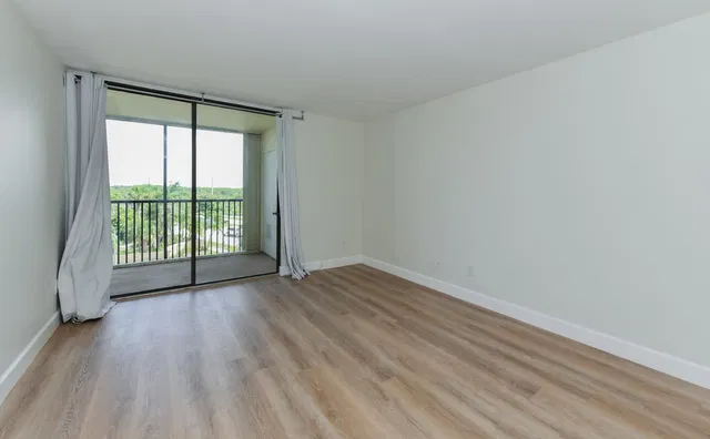 Unit M1-403 photo 21