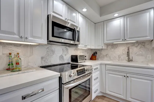 Unit 204 photo 14