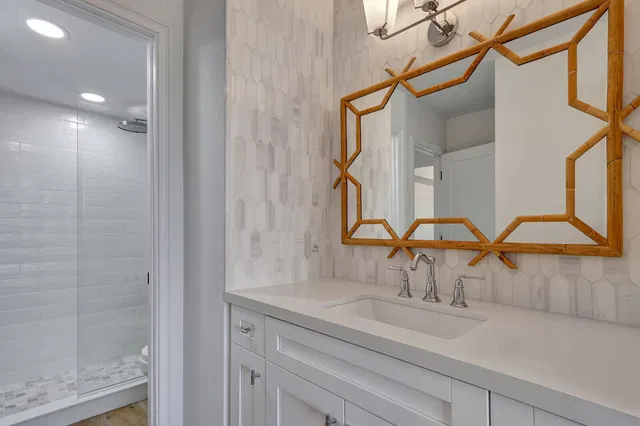 Unit 204 photo 24