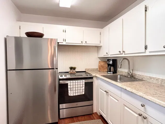  Unit 103 photo 6