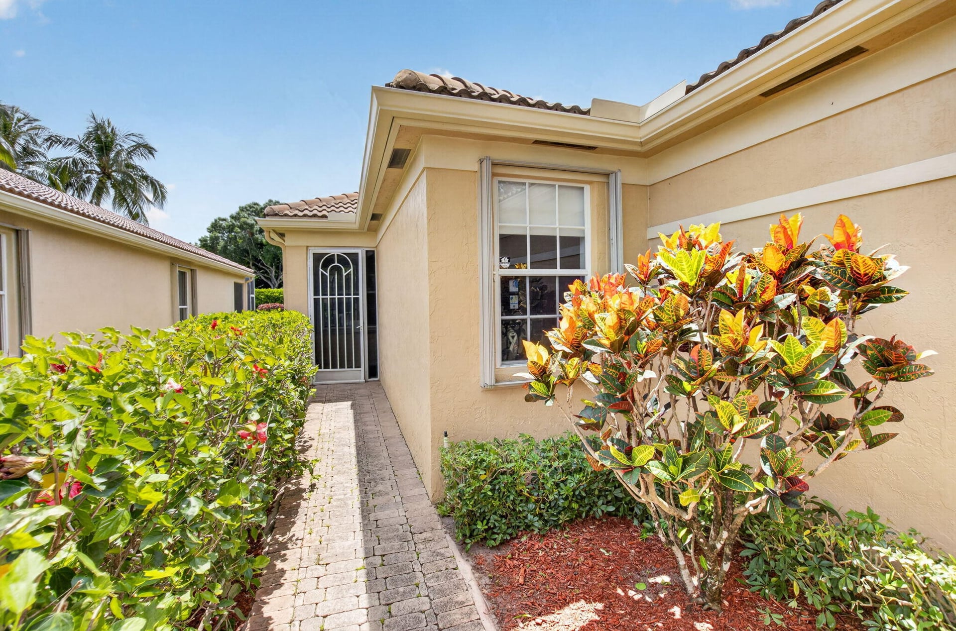 Residence photo 3