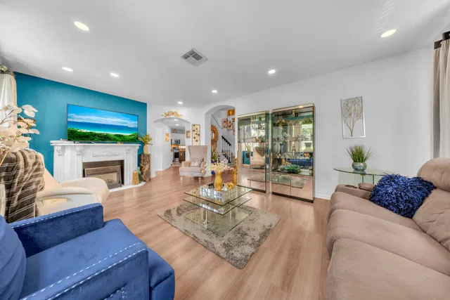 Residence photo 4
