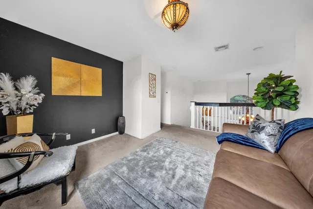 Residence photo 23