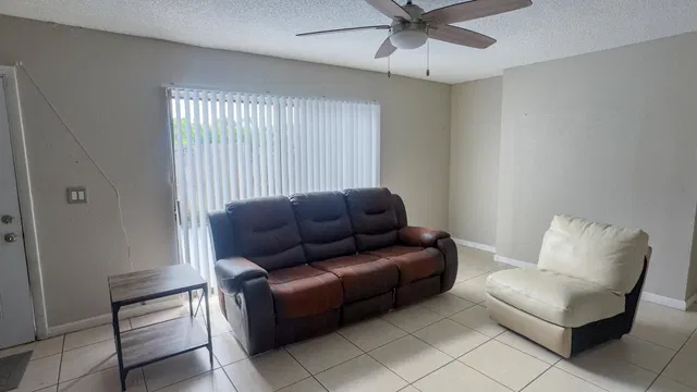  Residence photo 6