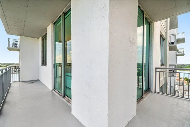 The Edge Unit 1418 photo 25