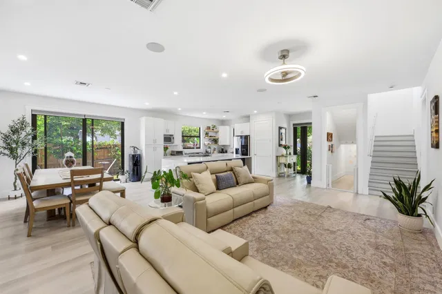 West Palm Beach Residence photo 2