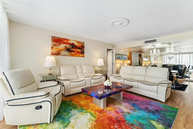 Palm Beach House Unit 402 photo 4
