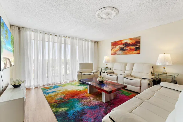 Palm Beach House Unit 402 photo 9