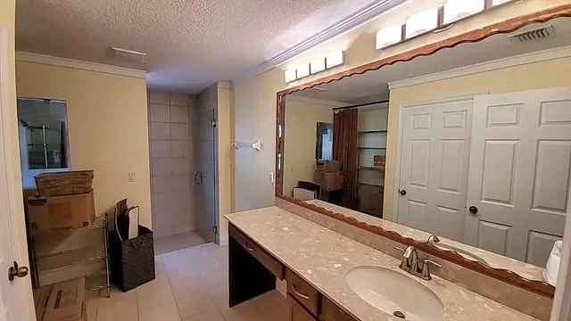  Residence photo 6