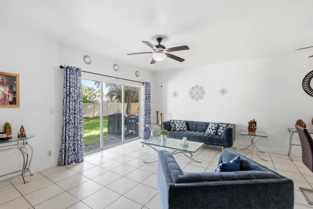 Residence photo 6