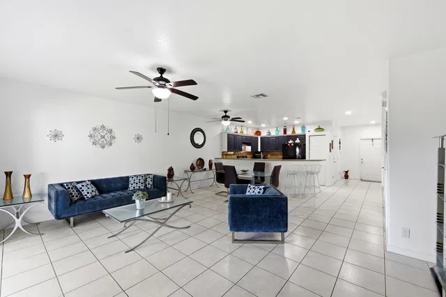 Residence photo 8