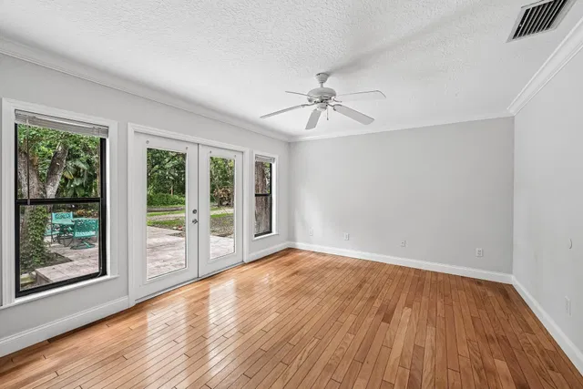 Residence photo 17