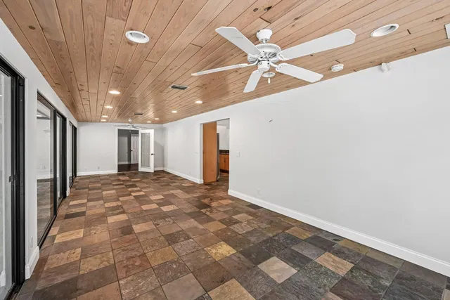 Residence photo 30