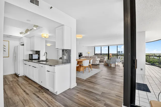 4000 N Ocean Singer Island Unit 703 photo 15