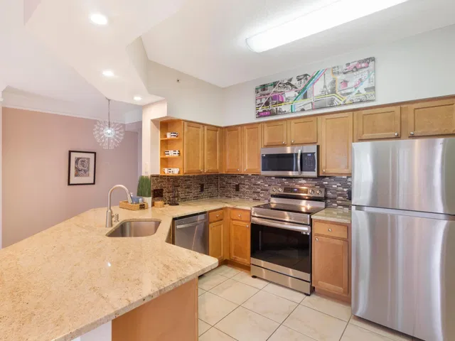 Unit 9309 photo 6