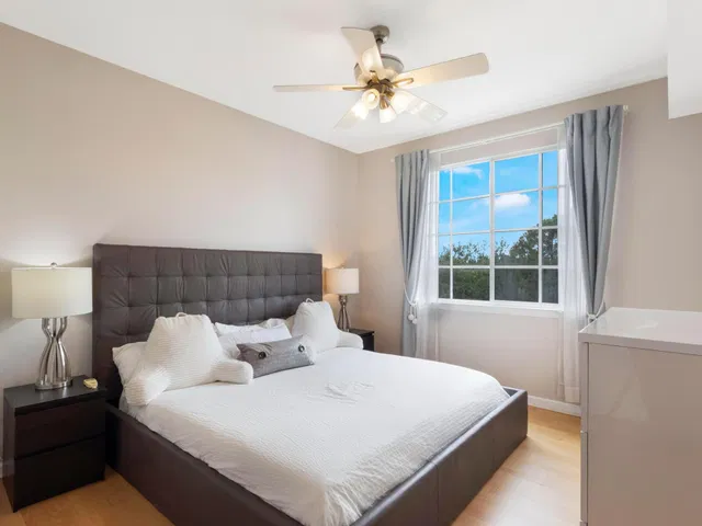Unit 9309 photo 12