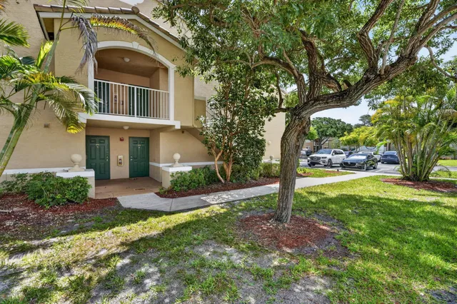 Unit 1202 photo 2