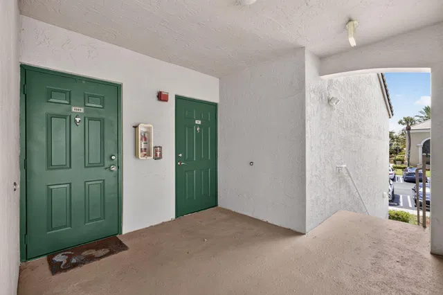Unit 1202 photo 3