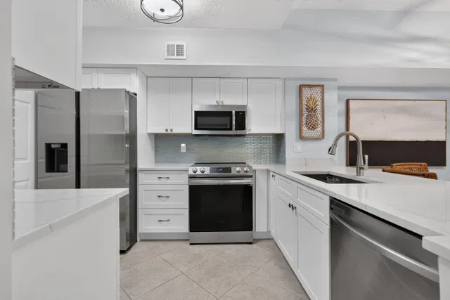 Unit 1202 photo 4