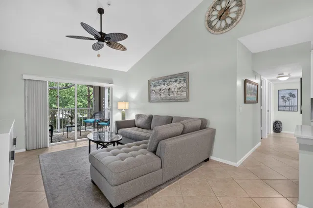 Unit 1202 photo 6