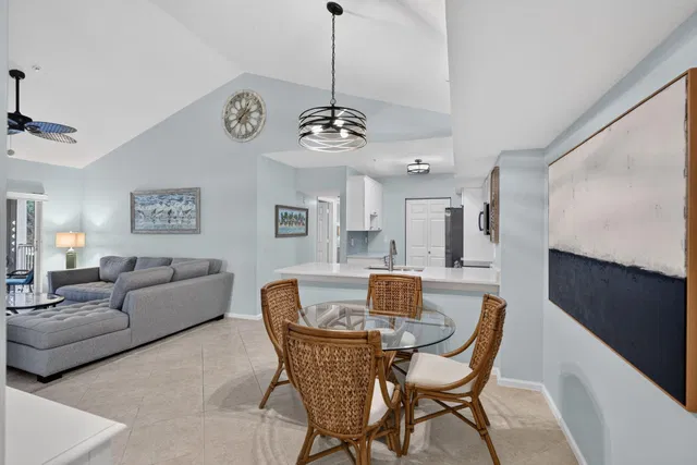 Unit 1202 photo 7