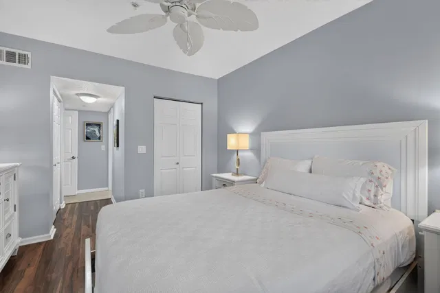 Unit 1202 photo 10