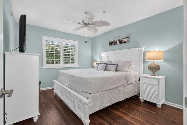 Unit 1202 photo 16