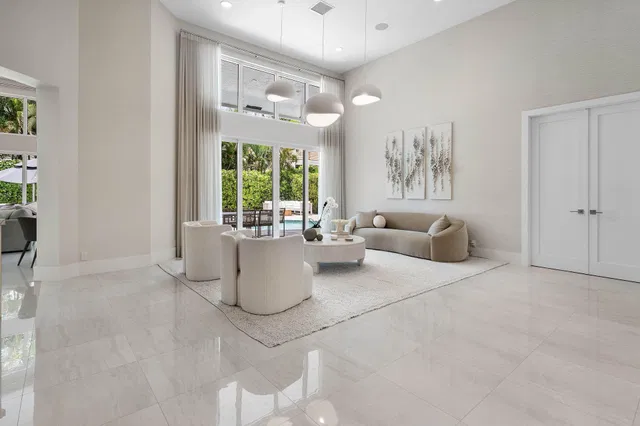 Woodfield Country Club Residence photo 9