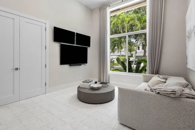 Woodfield Country Club Residence photo 21