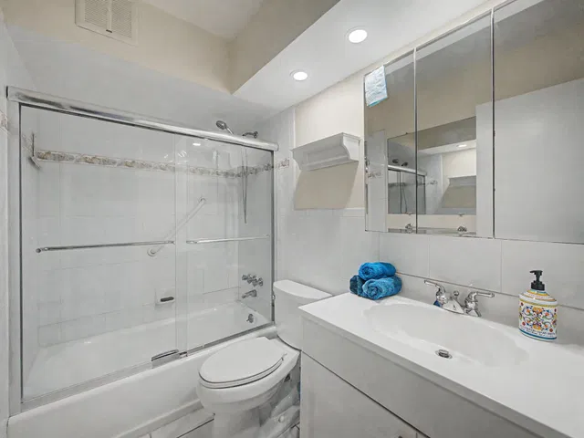  Unit 104 photo 10