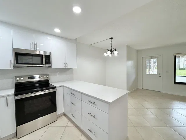 Unit C-1 photo 3