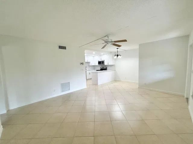 Unit C-1 photo 17