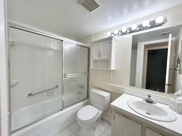 Unit C-1 photo 28