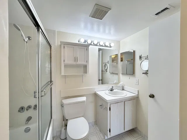 Unit C-1 photo 29